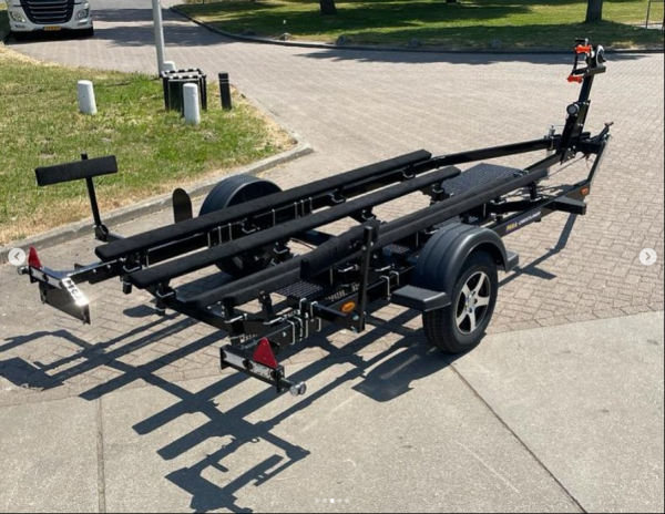 Pega Bassboat Trailer WPC Anhänger Boot